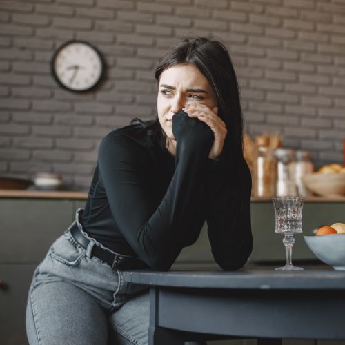 mulher brasileira em portugal fazendo terapia online