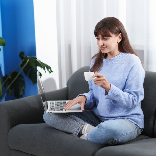 mulher brasileira em sessão de descoberta emocional online
