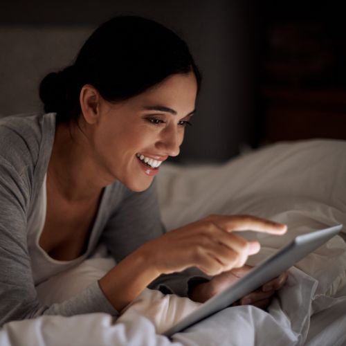 terapeuta brasileira em portugal acolhendo mulher em sessão online